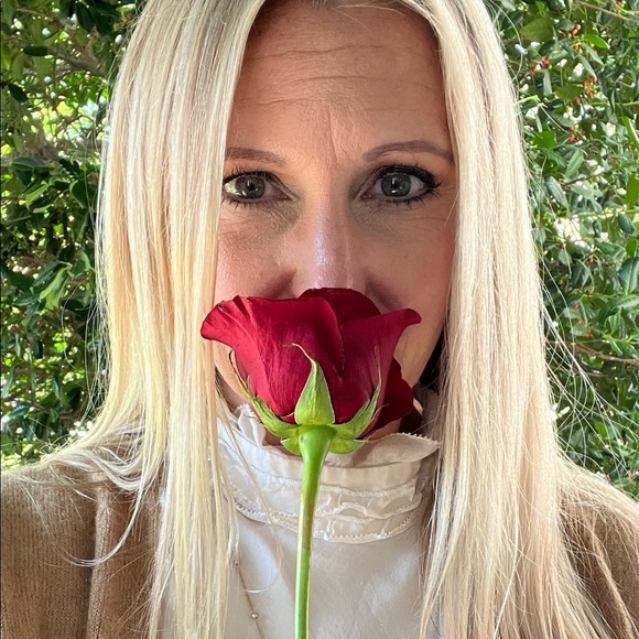 Meet your Posher, Kendra - Picture 2 of 5